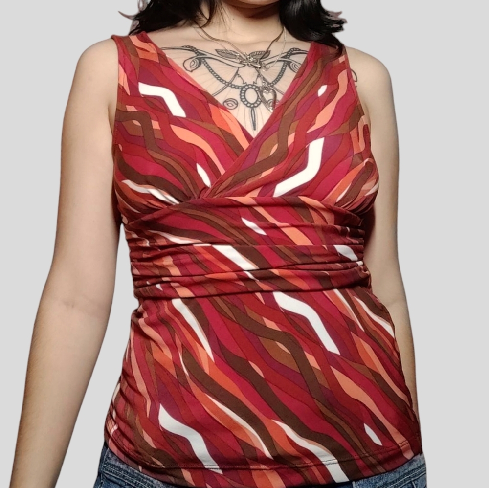 Vintage Y2K BCBG Red/Orange Swirl Top!